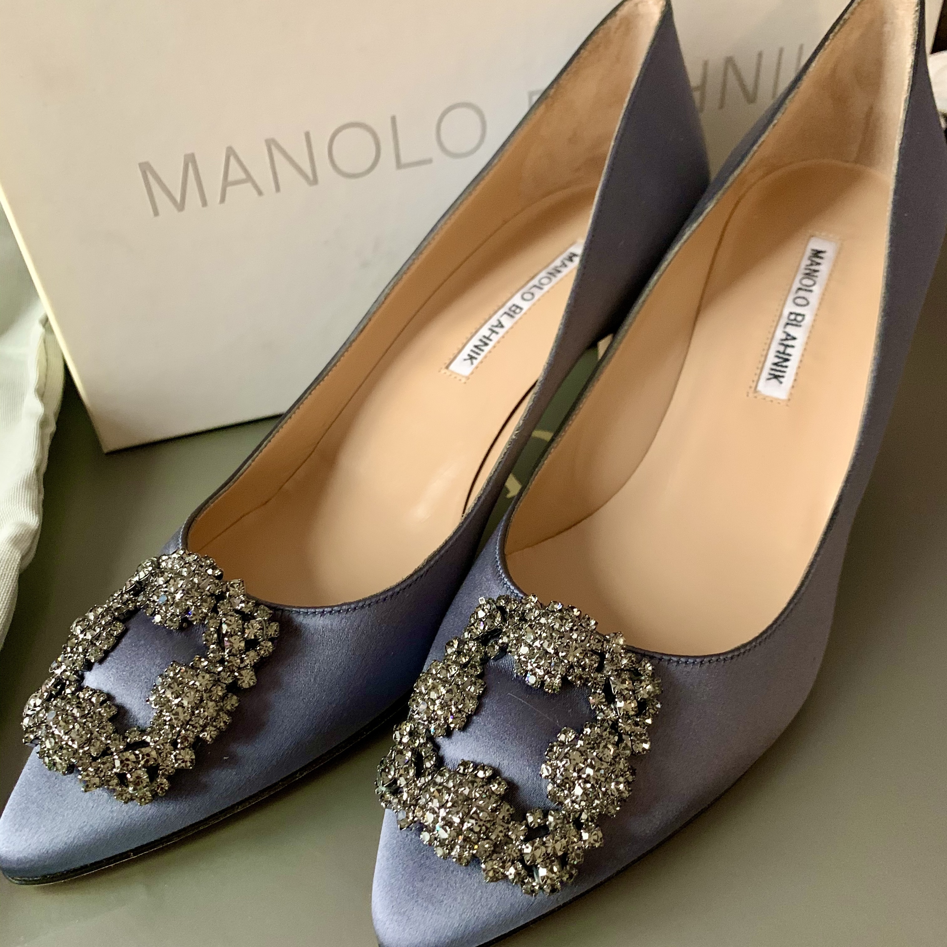 再×14入荷 MANOLO BLAHNIK ハンギシ ブルーグレー 35.5