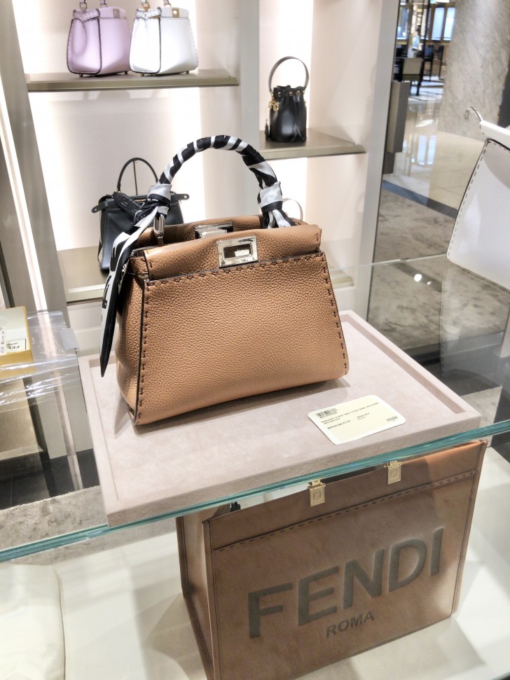 もかなり FENDI FENDI ピーカブーの通販 by YU｜フェンディならラクマ